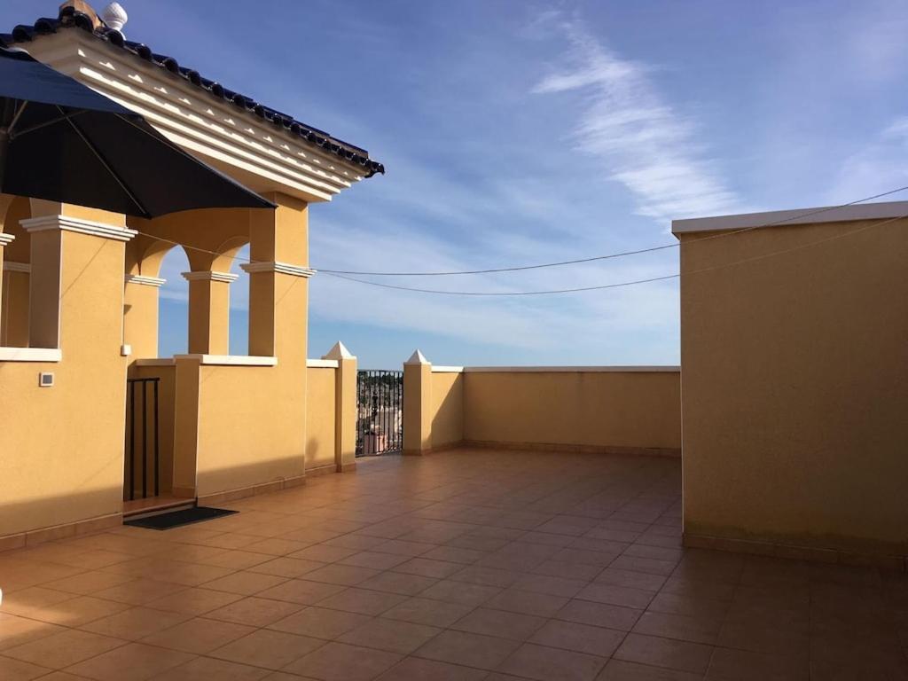 Top Floor Spacious Apartment With Roof Terrace Alicante Exterior photo
