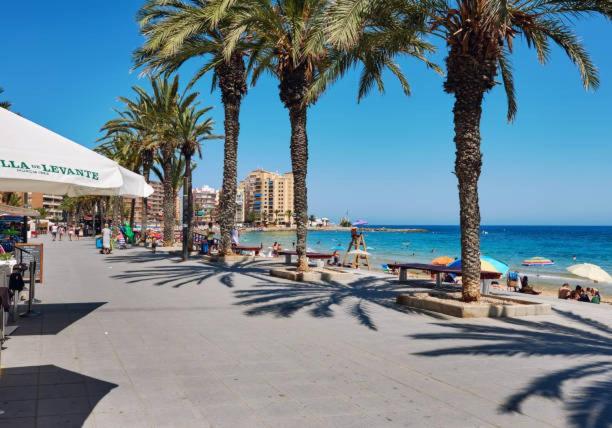 Top Floor Spacious Apartment With Roof Terrace Alicante Exterior photo